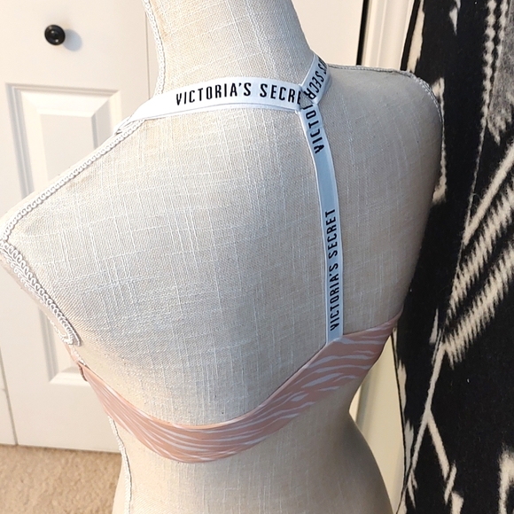💕GUC Victoria's Secret Ladie's T-Shirt Lightly Lined Demi Underwire Bra, 32D - Picture 5 of 10